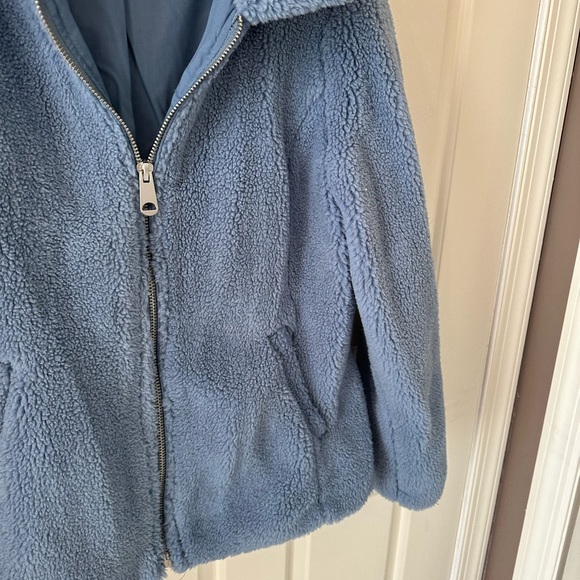 Periwinkle fuzzy jacket size large - Picture 5 of 6